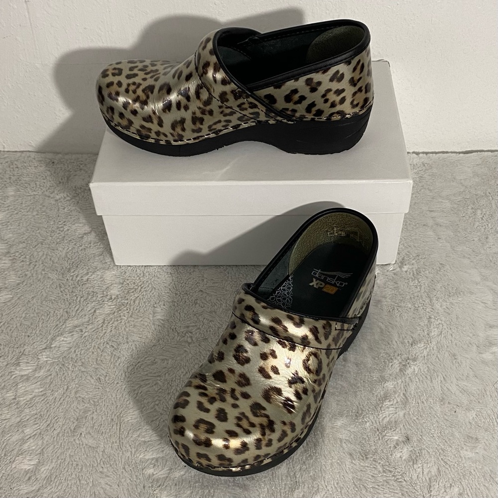 Dansko Patent Leather Leopard Print XP 2.0 Clogs Size 36 EU (US Women’s 5.5-6)